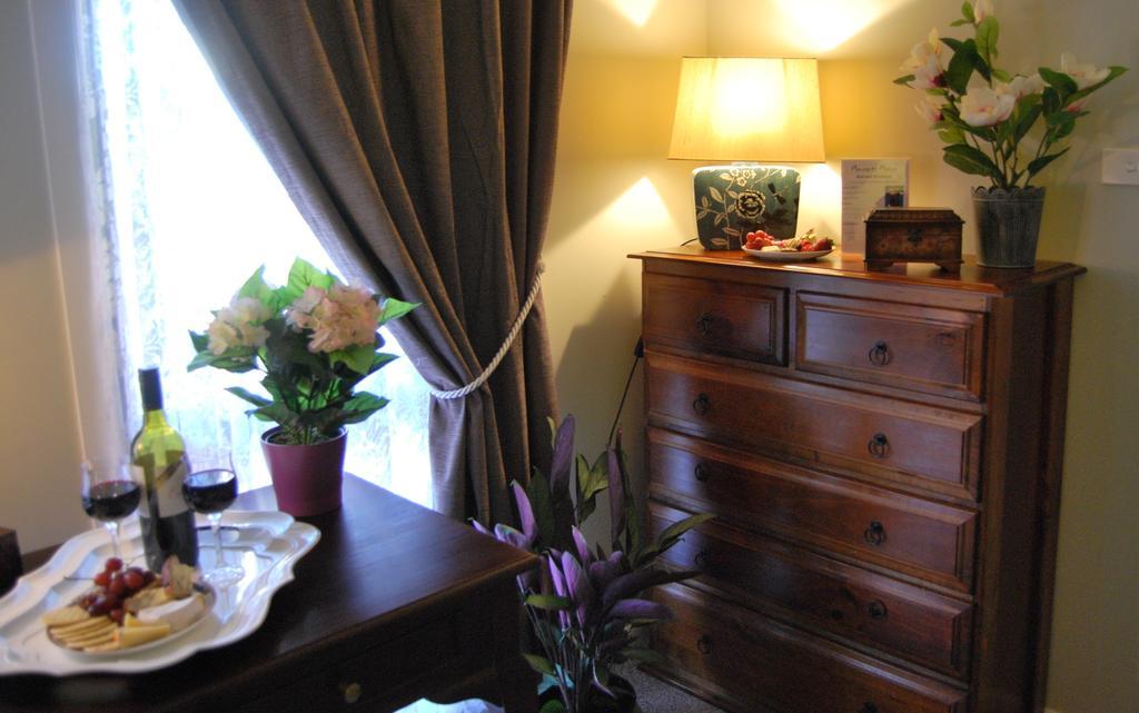 Cutmore Cottages - Meurants Manor Stanhope Gardens Room photo