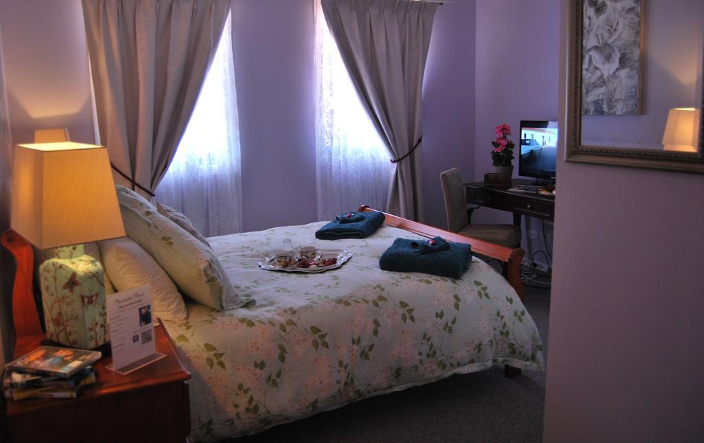 Cutmore Cottages - Meurants Manor Stanhope Gardens Room photo