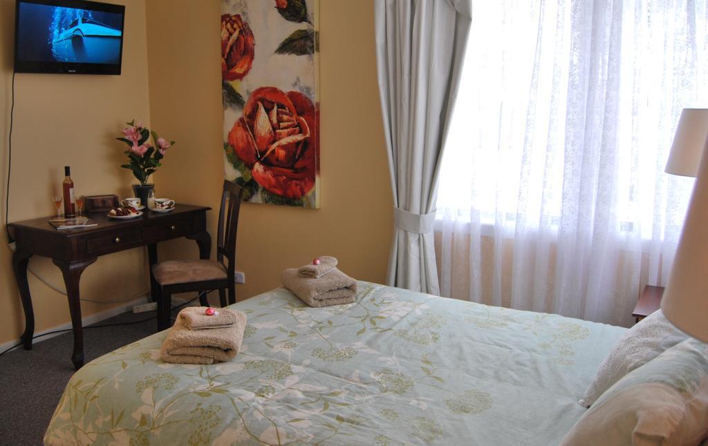 Cutmore Cottages - Meurants Manor Stanhope Gardens Room photo